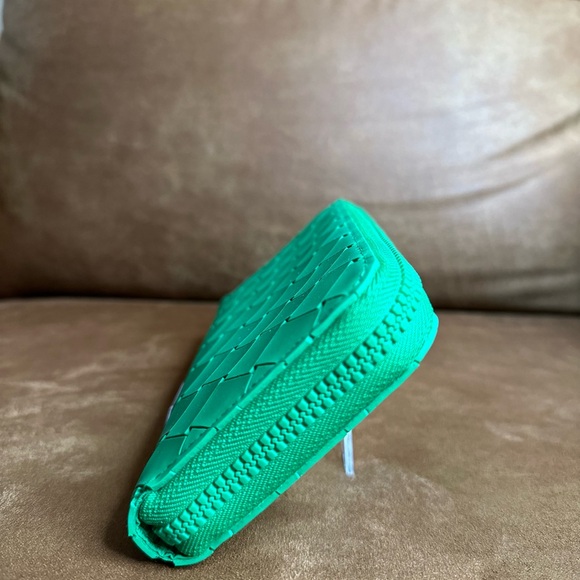 BOTTEGA VENETA Intreccio Rubber Silicone Zip Around Long Wallet - Picture 4 of 15